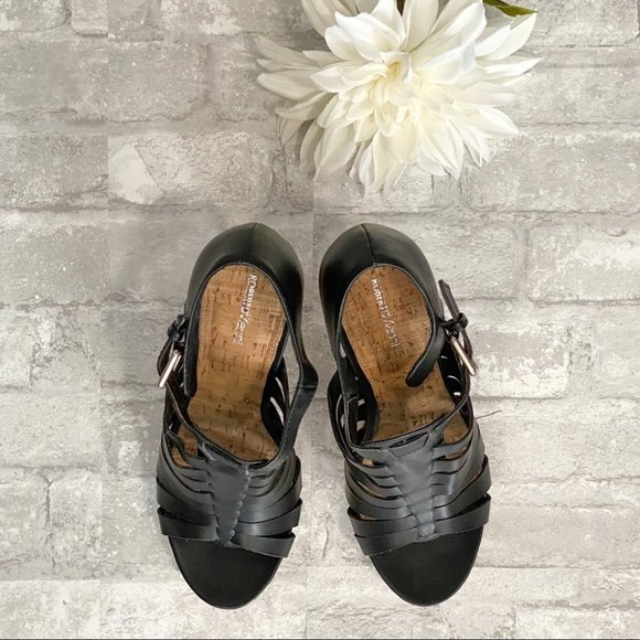 SOLD | NWOT Roberto Vianni Strappy Sandals - Picture 8 of 11